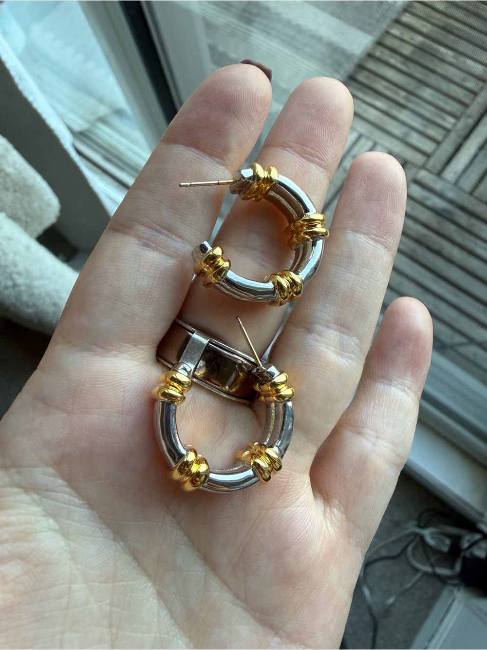 Saks Fifth Avenue Vtg Two-Tone Gold & Silver Twisted Hoop Earrings 14K posts - Picture 4 of 6